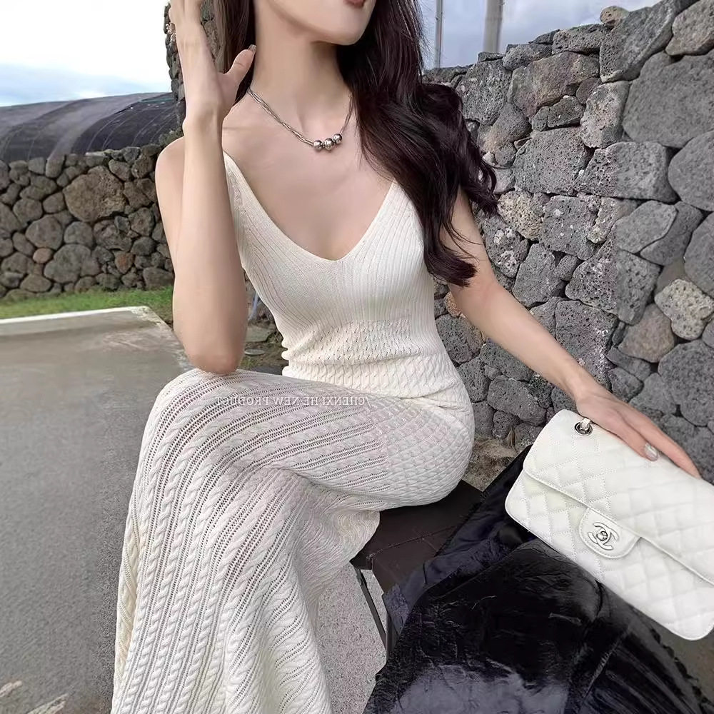 高级感优雅针织连衣裙吊带长裙女内搭修身显瘦钩花镂空包臀背心裙