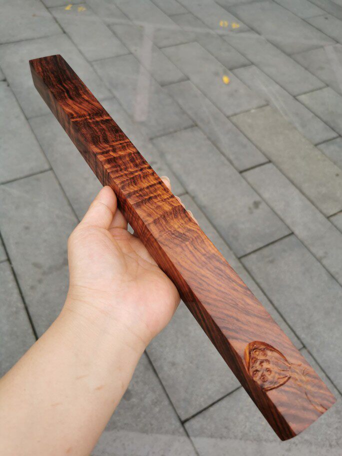 {之微集}海黄水波纹带雕独镇