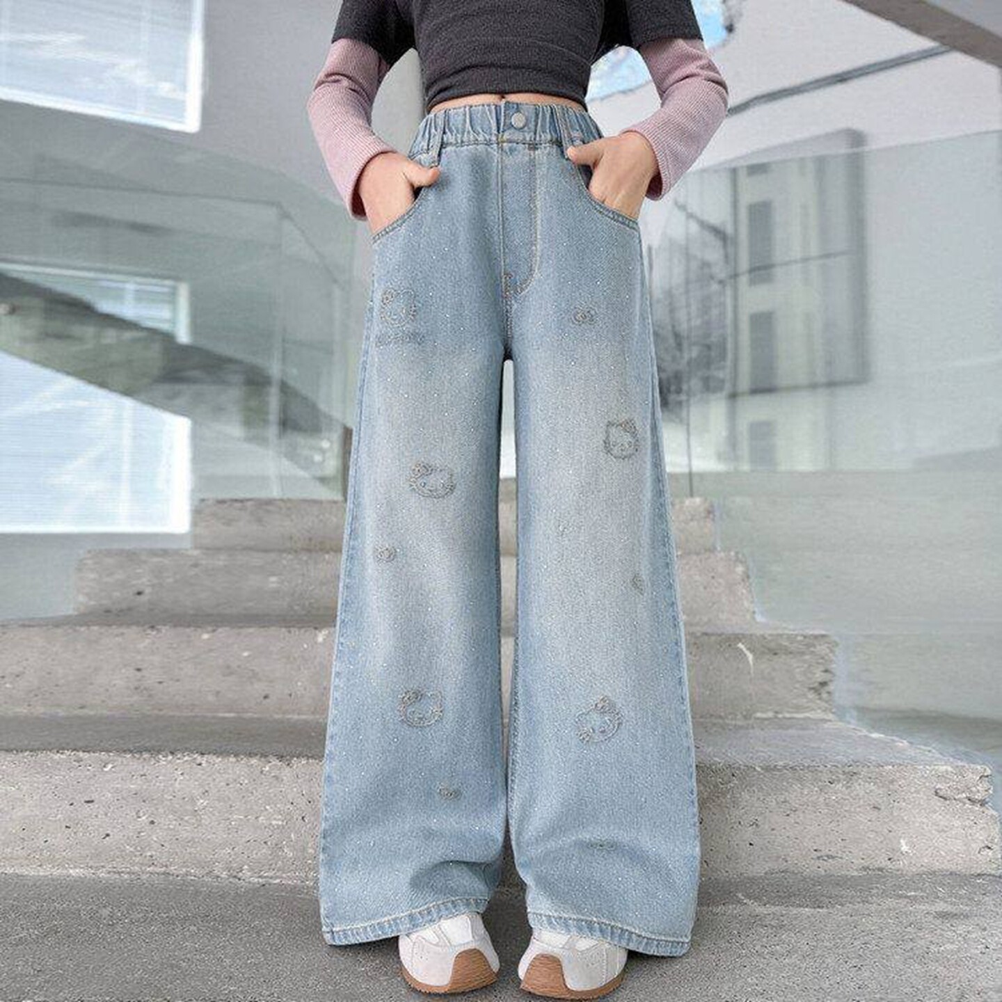 女童春秋牛仔裤童装2026新款时尚卡通宽松女童刺绣猫咪烫钻直筒裤