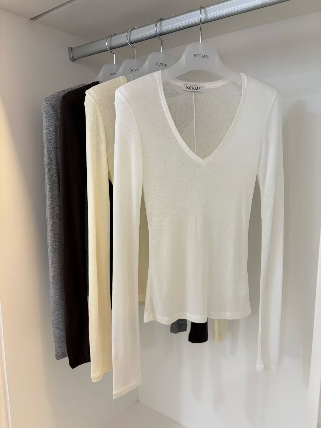 现 26春季新款韩国东大门NORMAL 简约纯色V领薄透打底衫T恤,女装/女士精品,T恤,淘宝优惠券,粉丝福利购,淘宝优惠卷