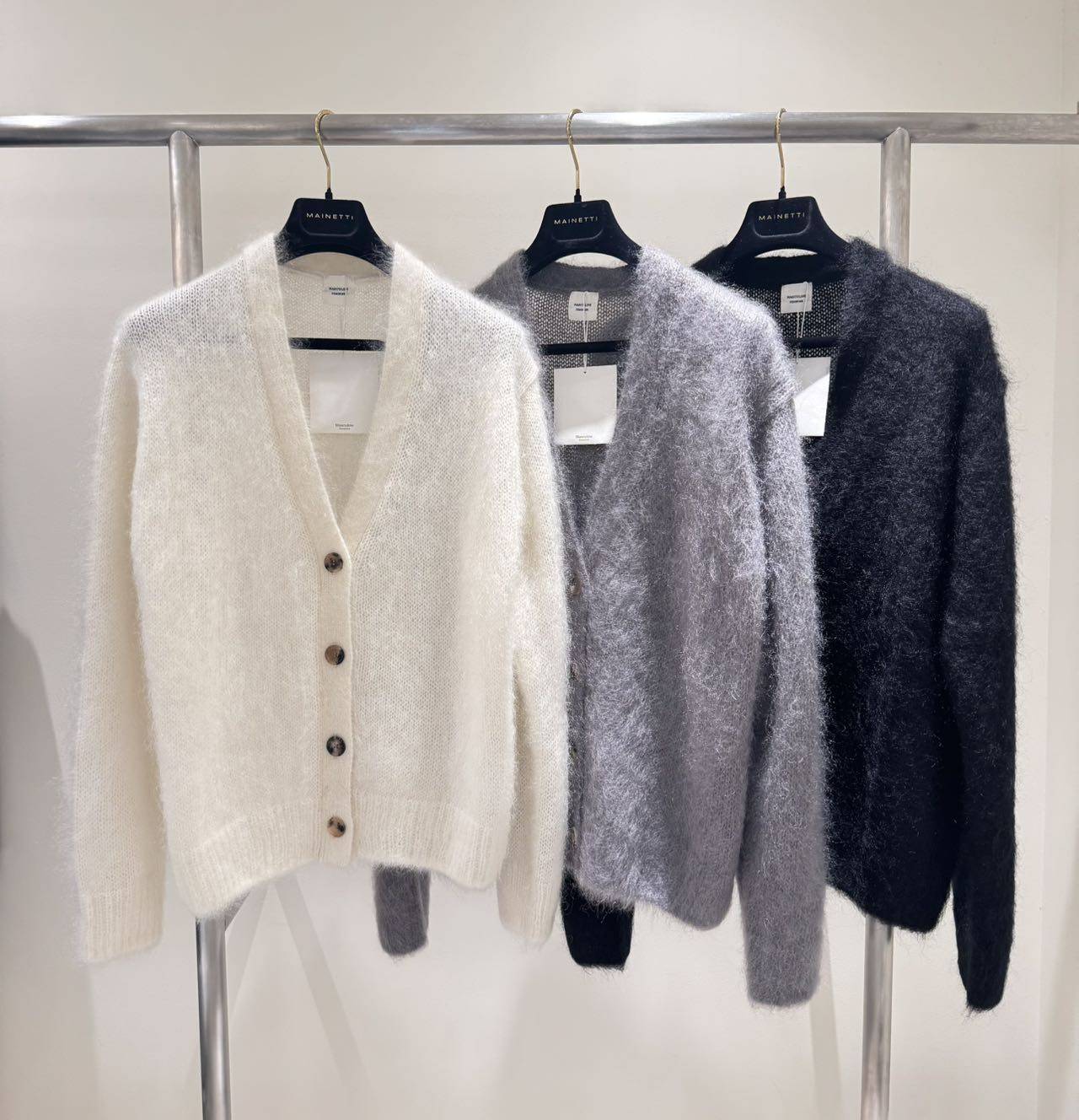 现 25秋冬新款韩国东大门MASCULINE时尚优雅纯色系扣马海毛针织衫