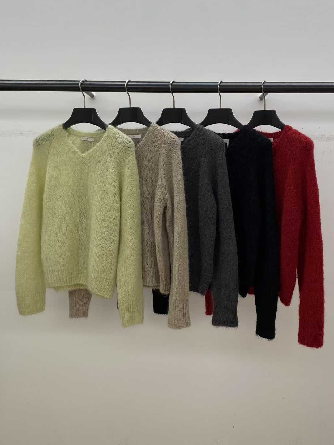 现 25秋季新款韩国东大门ID 羊驼毛混纺V领宽松套头小V领毛衣