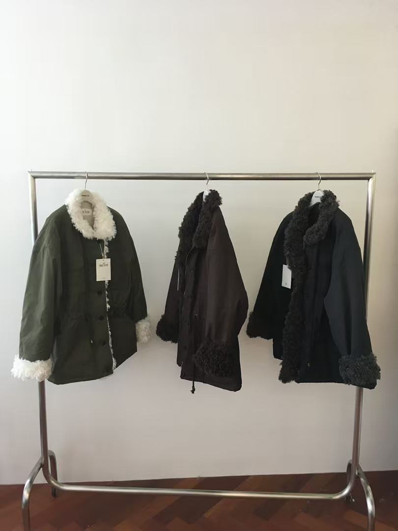 现 25冬季新款韩国东大门breathe女韩系复古翻领纯色羊羔毛外套