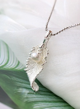 银宸首饰 镶天然淡水珍珠银吊坠时尚小众百搭小巧羽毛925纯银项坠