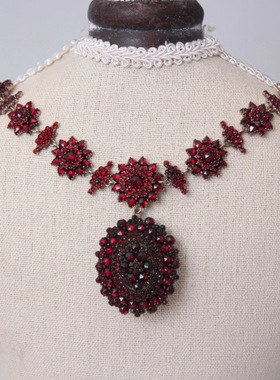 维多利亚群镶石榴石花盘项链相片盒吊坠订金链接 实价中千私询