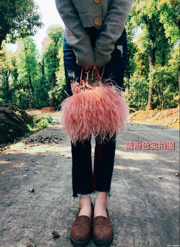 包邮泰国潮牌鸵鸟晚宴包女手拿包羽毛毛包手提2023斜挎流苏小包包