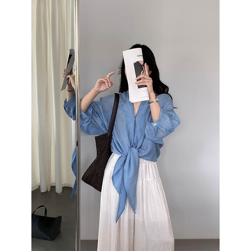 韩版高级新款江左 南法夏日 莱赛尔松弛感蓝色条纹衬衫女V领绑带