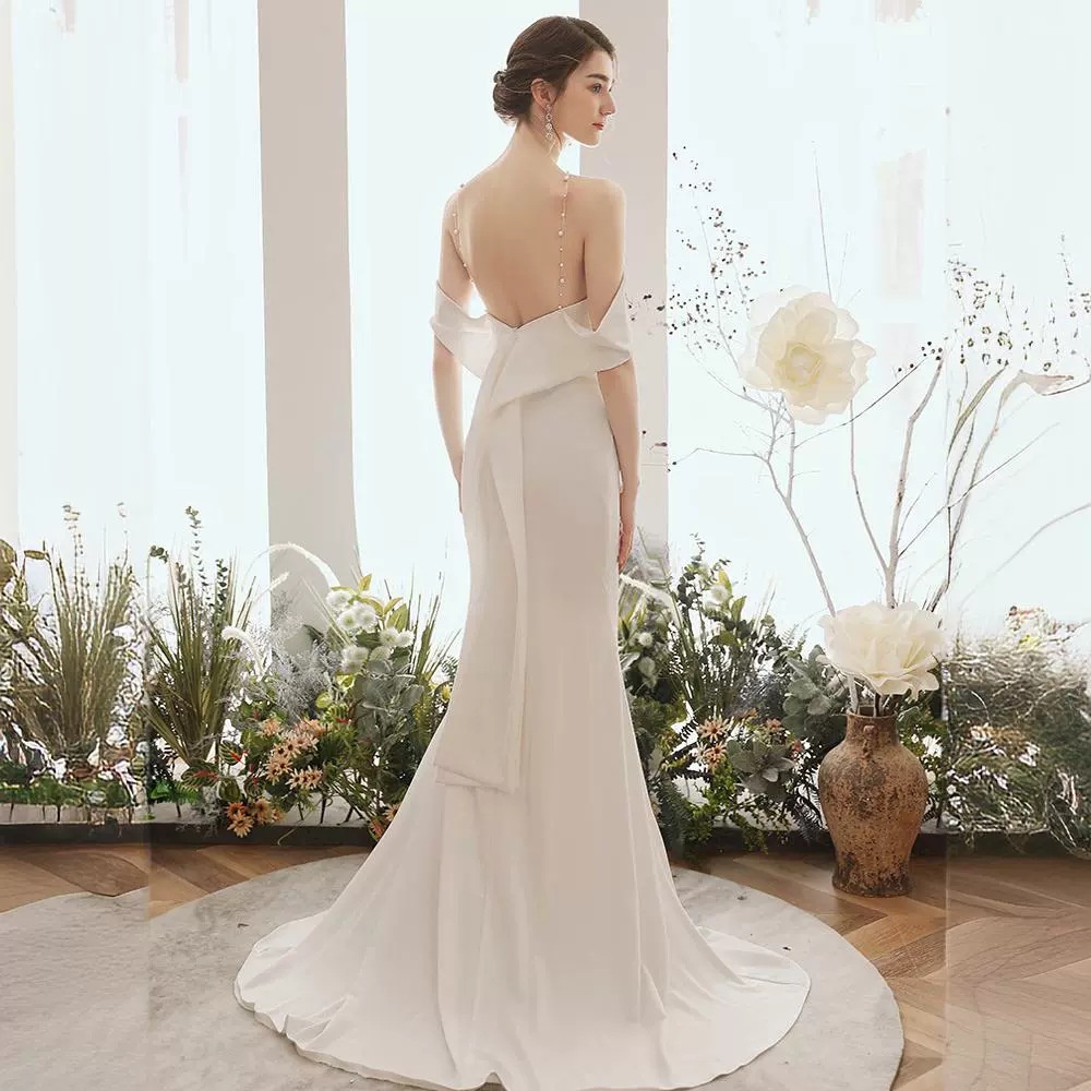 2025新款轻婚纱出门纱简约大气白色缎面法式晚礼服女挂脖鱼尾