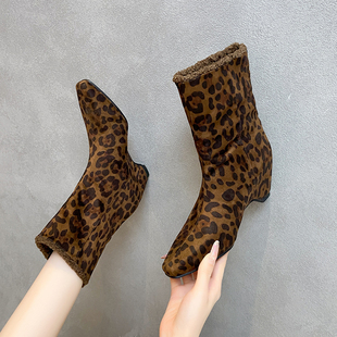 豹纹小短靴女2025冬季新款加绒百搭内增高平底马丁靴尖头棉靴套筒