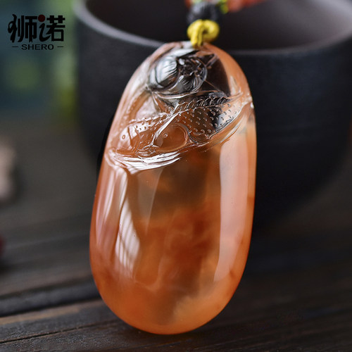 手工雕刻红兔毛水晶鱼戏莲花吊坠