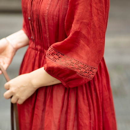 夏季旅行文艺细苎麻蕾丝镂空灯笼袖系带宽松百褶大摆红色连衣裙