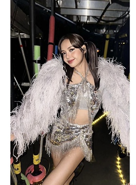 爱瑟诗莱Lisa毛毛袖演出服的定制