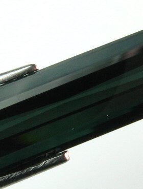 天然碧玺5.54克拉 蓝色 条形吊坠 晶体全净18X6