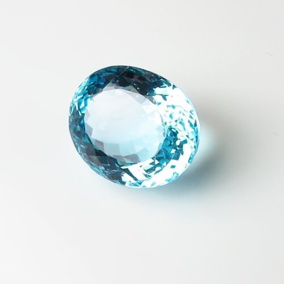 蓝色托帕石戒面纯净透明鲜艳