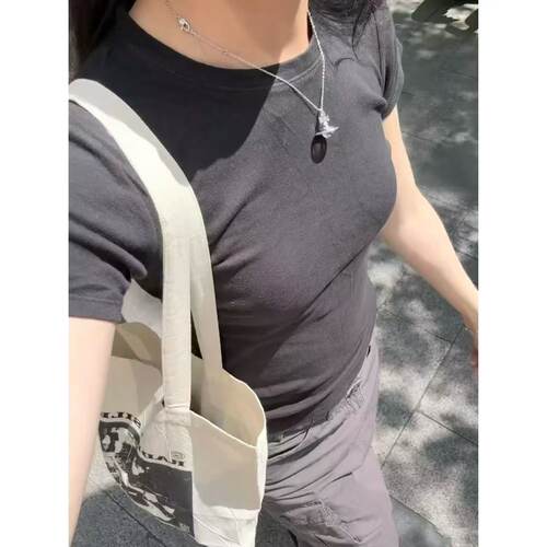 圆领简约收腰显瘦日常百搭T恤