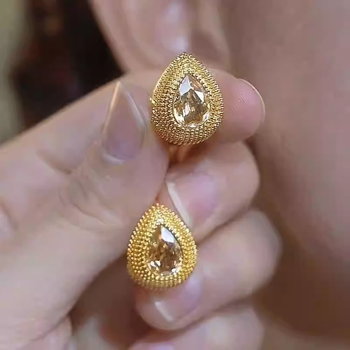 奥特莱斯金色榴莲水滴耳扣