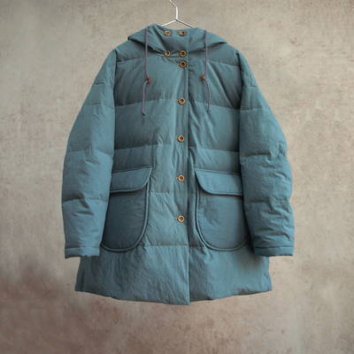 云芝元冬款进口日晒干灰蓝色全棉95白鹅绒连帽中长女羽绒服0801M