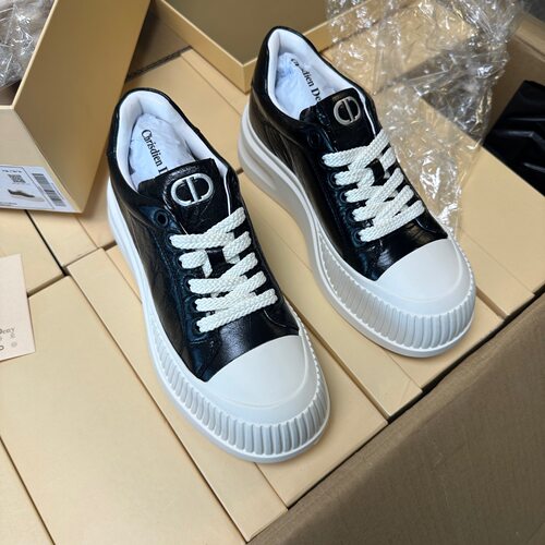 撤柜高端意大利品牌女士厚底5CM休闲皮鞋头层牛皮品质很好HS100
