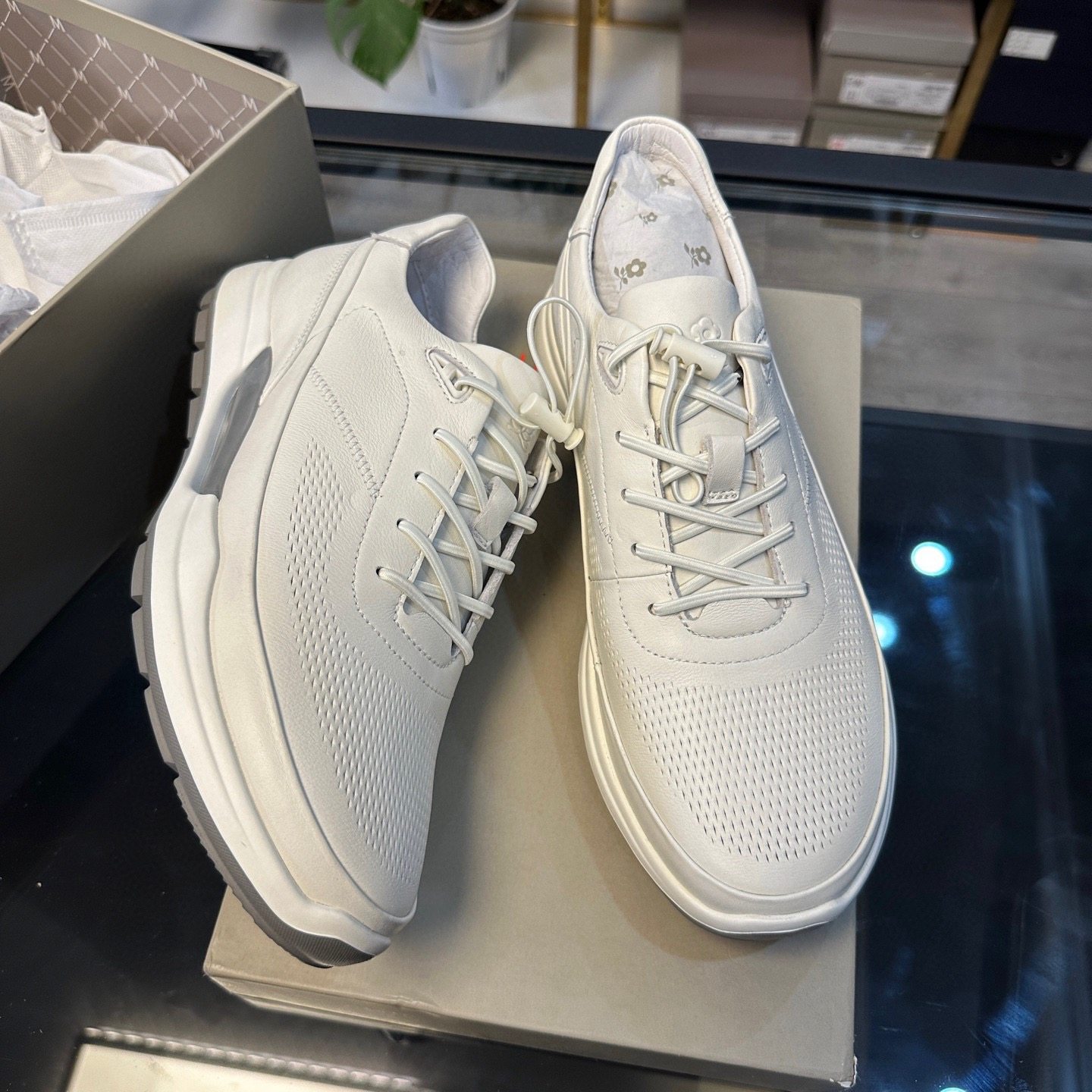 断码撤柜法国品牌男士白色休闲运动皮鞋进口头层软牛皮轻软底F45,流行男鞋,休闲板鞋,淘宝优惠券,粉丝福利购,淘宝优惠卷