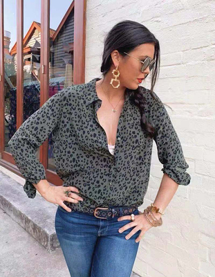 衬衫蚕丝绿底色黑豹纹小众