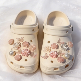 高级感蝴蝶玫瑰花鞋 装 饰配件卡扣女花朵新品 扣适配crocs洞洞鞋