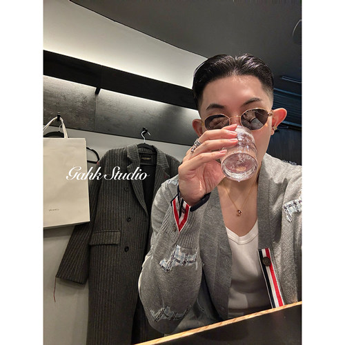 GAHKSTUDIO【小狗环游记】新贵有钱小哥哥小狗提花图案开衫