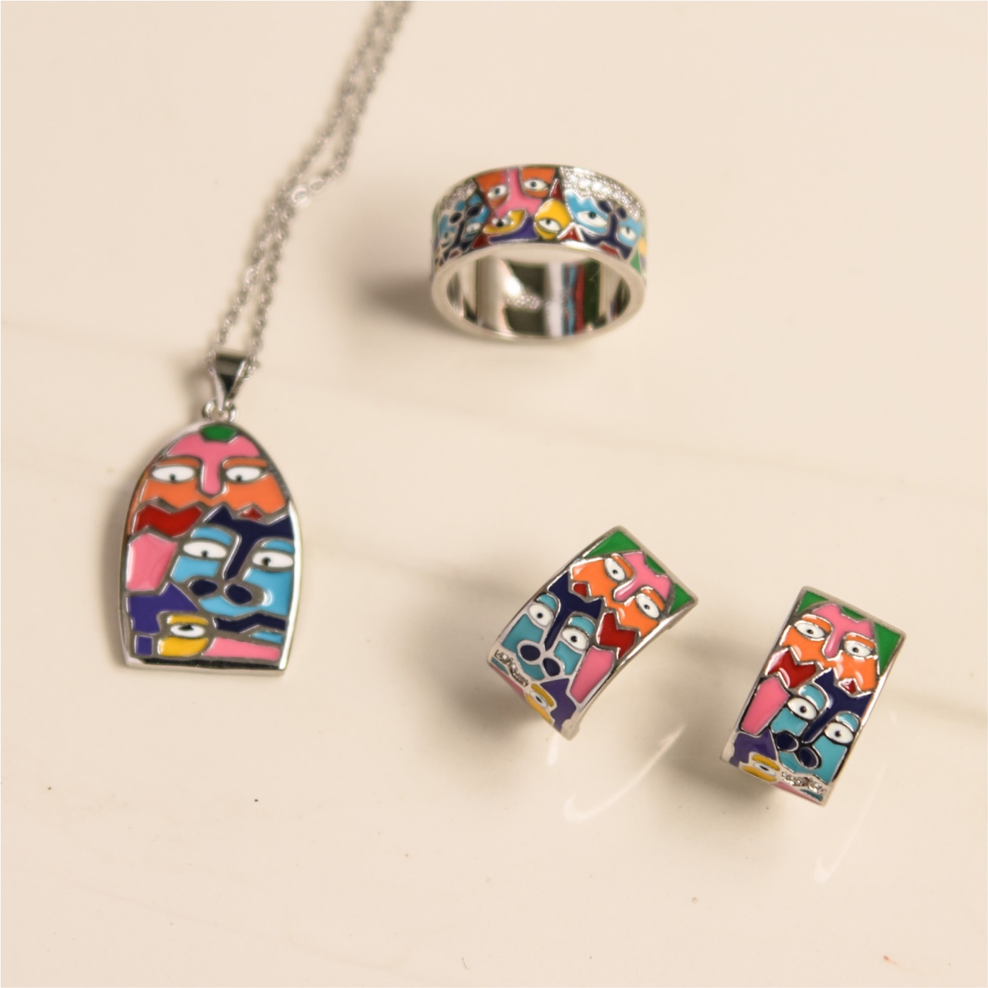 春未老，风细柳斜斜。萌宠俱乐部计感彩色项链耳环戒指套装