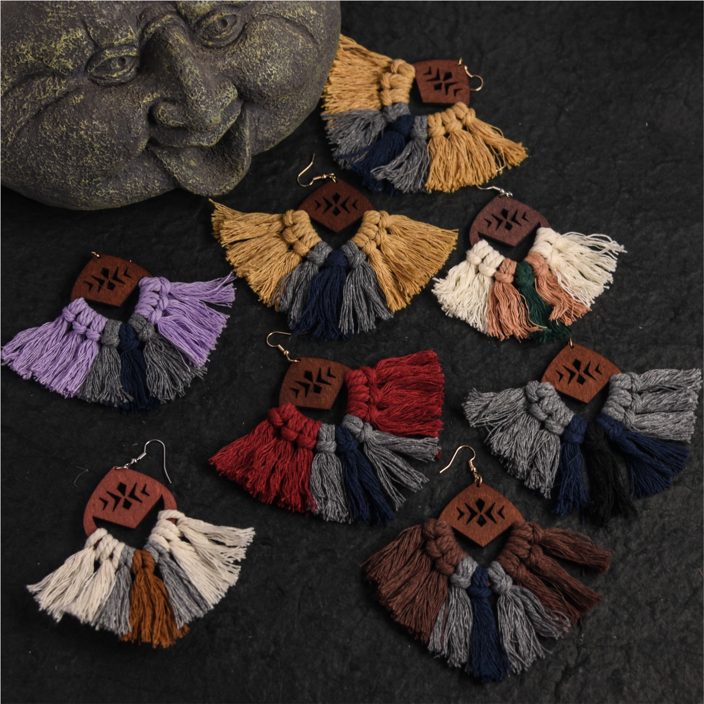 遥知独听灯前雨，转忆同看雪后山。中国传统色瀑布流苏耳环女夸张