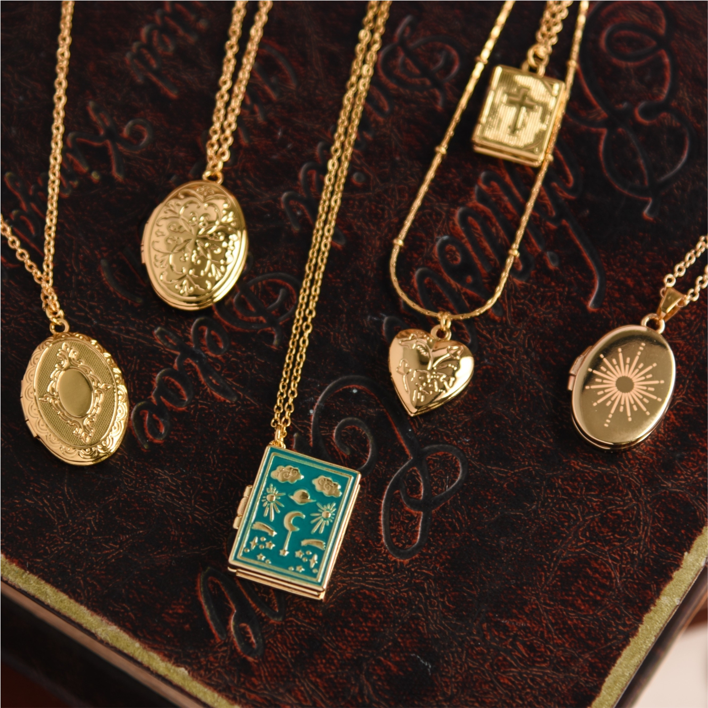 铜镀18K金相盒可打开雕花锁骨链