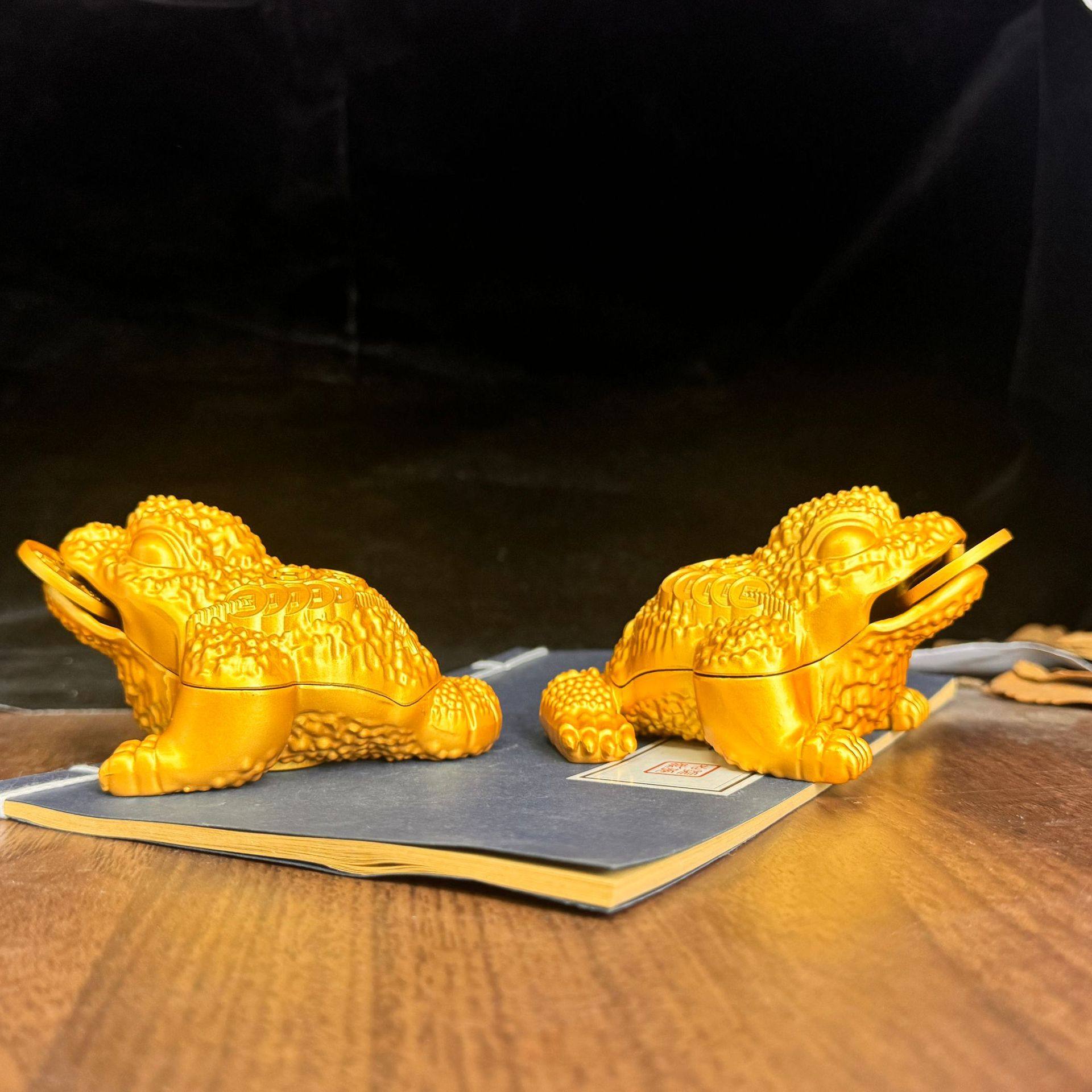 金蟾车载摆件汽车香薰三足金蟾沙金蟾蜍香薰摆件办公室摆件家居