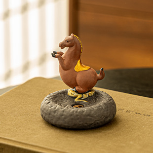 创意陶瓷骏马奔腾摆件中式家居客厅办公室工艺品摆设书房装饰送礼