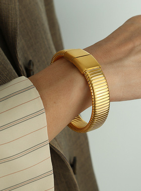 欧美夸张螺纹复古吸铁弹力手镯钛钢跨境个性冷淡风极简设计感手饰