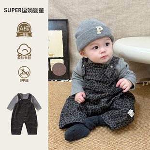 小月龄早秋外出服男宝帅气风韩版洋气婴幼儿豹纹背带两件套百日服