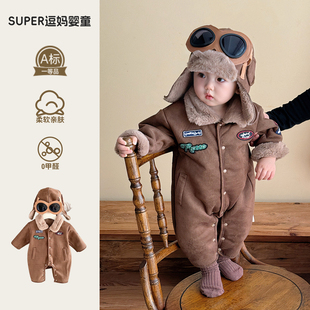 婴儿冬季外出服加绒加厚长爬痞帅风男宝冬款连体衣皮毛一体保暖服