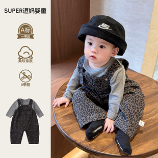 洋气小月龄宝宝衣服秋装网红炸街时髦背带裤套装帅气男宝外出服潮