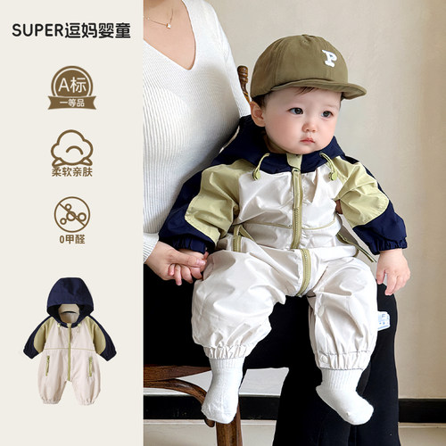 初秋宝宝衣服婴儿连体衣秋装超韩洋气时髦冲锋衣外出服秋款百日服