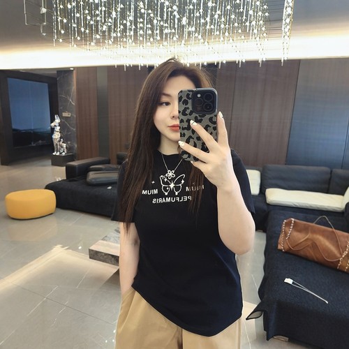 闪闪蝴蝶大码女装短袖t恤遮肉