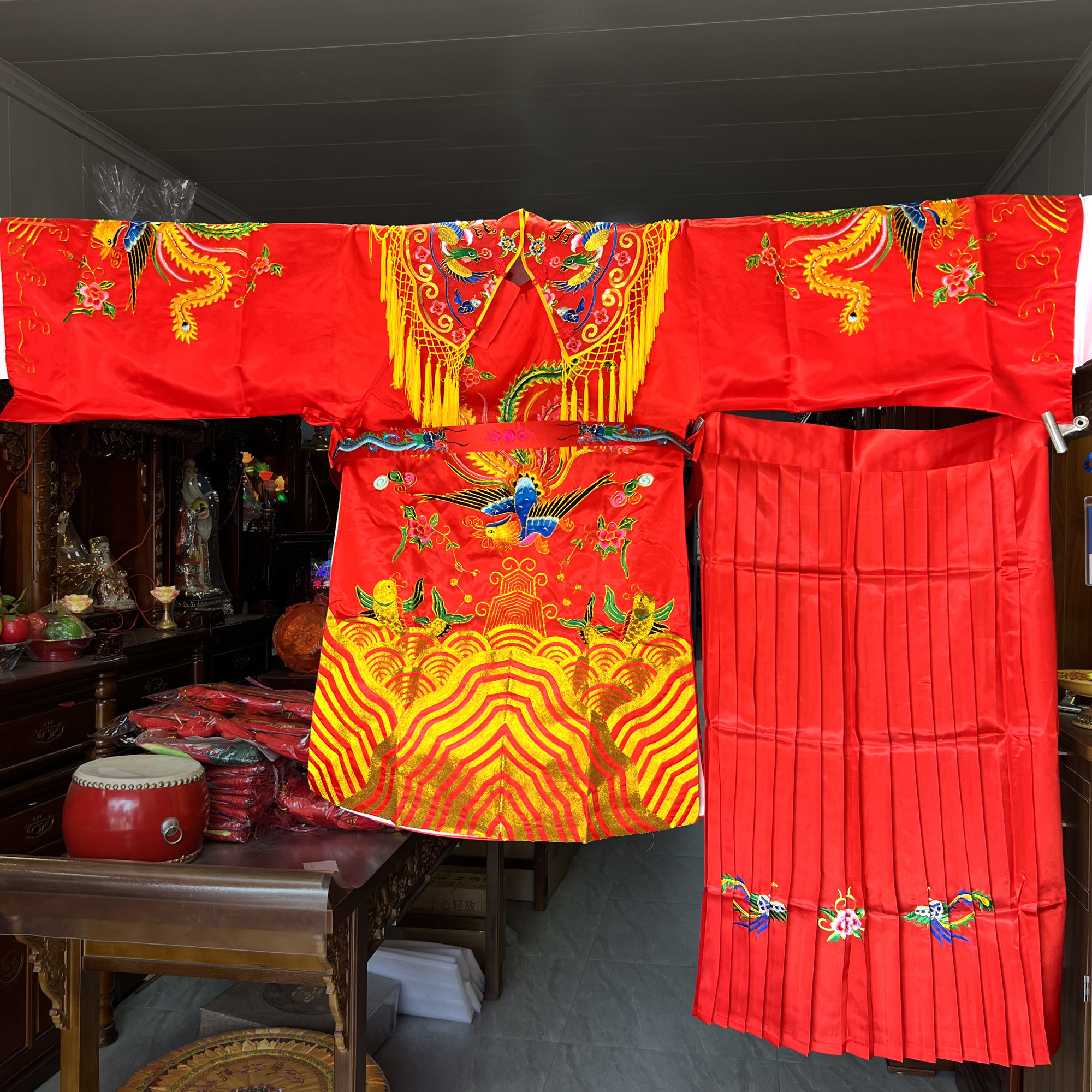 菩萨佛像衣服娘娘凤袍京剧越剧戏曲服装寺庙还愿刺绣佛衣金线红色