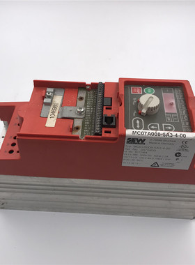 SEW变频器MC07A008-5A3-4-00  0.75KW 实拍