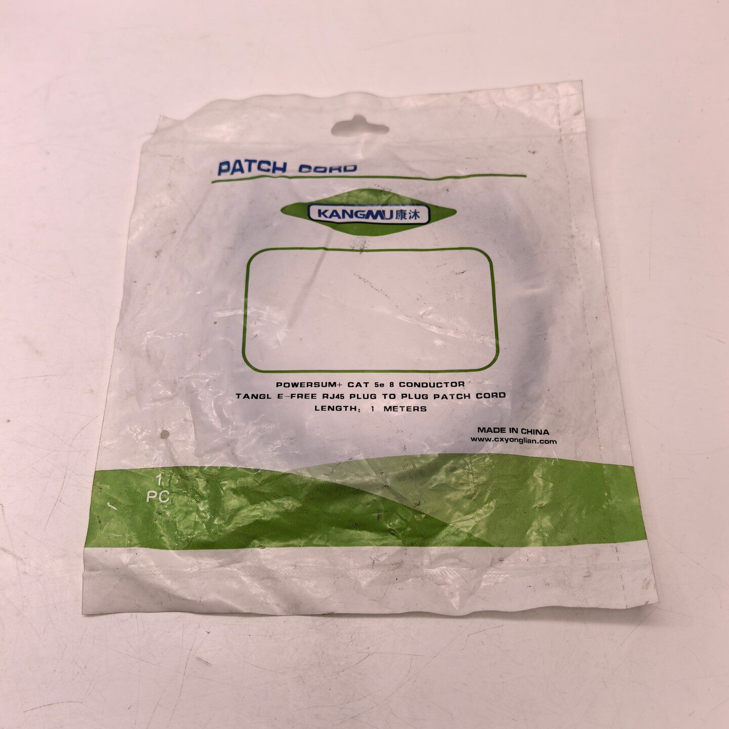 康沐CAT5e网线，1米长，全新未拆封。纯铜线芯双绞线设计带水晶头