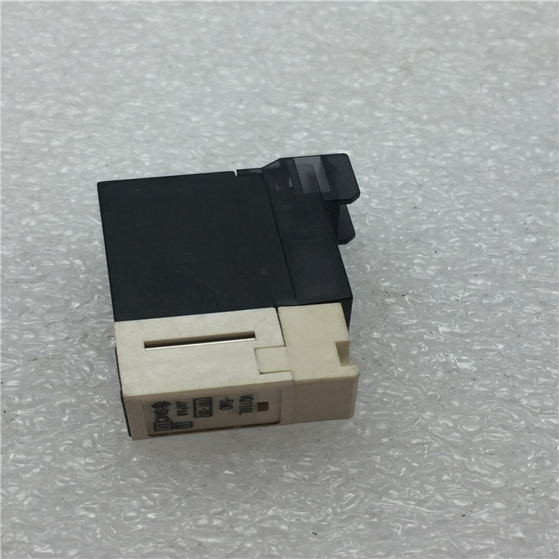 SMC电磁阀VQ110L-5M0/VQ110L-5MO DC24V 功能完好 现货