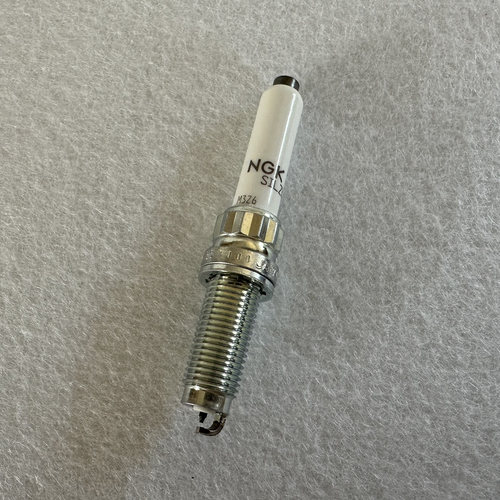 宝马原装4缸发动机铱铂金带防伪