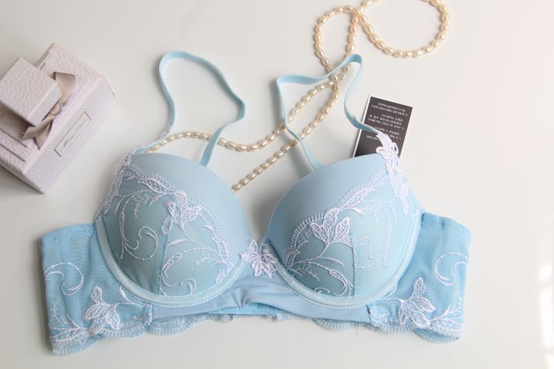 包邮刺绣面料外贸出口韩国蕾丝无钢圈聚拢侧收性感文胸85C