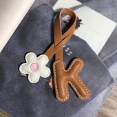 手工真皮字母钥匙扣配饰花朵包包挂件创意礼品