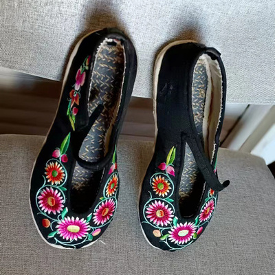 圆头千层底平底纯手工布面绣花鞋