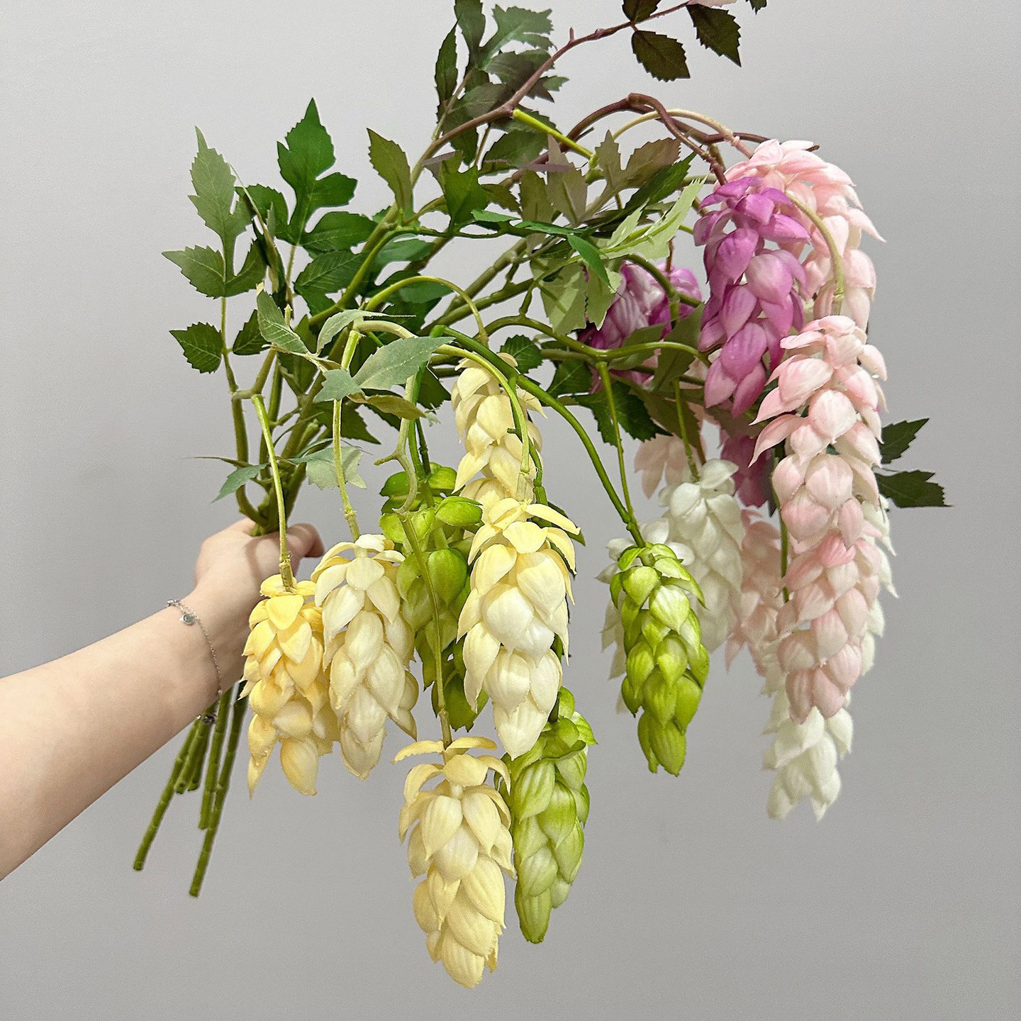 仿真垂吊啤酒花蛇麻草假花婚礼拱门吊顶花艺民宿软装插花婚庆造景