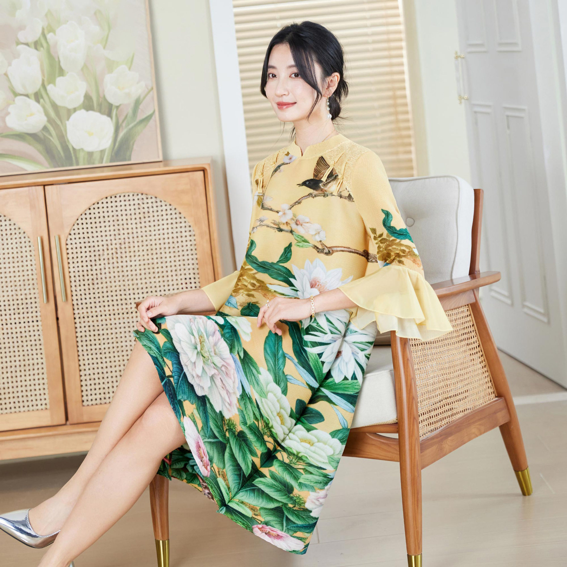 妈妈春装2025新款女减龄洋气连衣裙新中式国风印花裙宽松褶皱大码