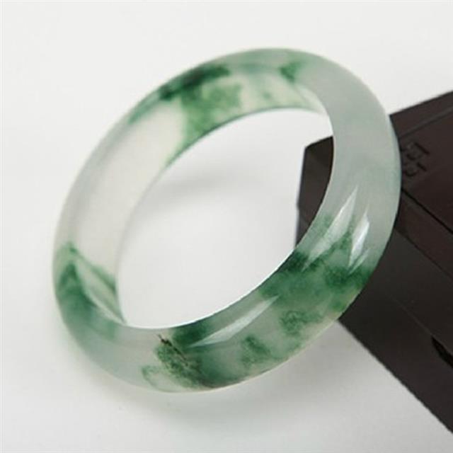 天然飘花石英岩玉手镯 女款冰种翡翠色玉石镯子正品包邮