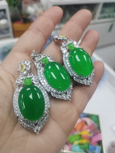 天然高冰石英岩玉吊坠翡翠色玉石鸽子蛋项坠粉宝石毛衣链锁骨链