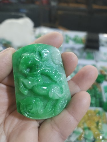 天然翡翠色干青铁龙生石英岩玉生肖马玉牌挂件满绿马上有钱吊坠旺